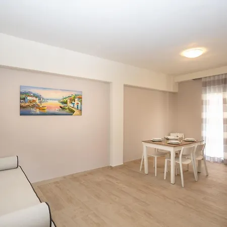 Electra Aparthotel 2*