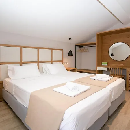 Electra Aparthotel 2*