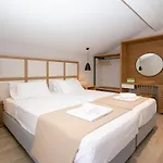 Electra Aparthotel 3*